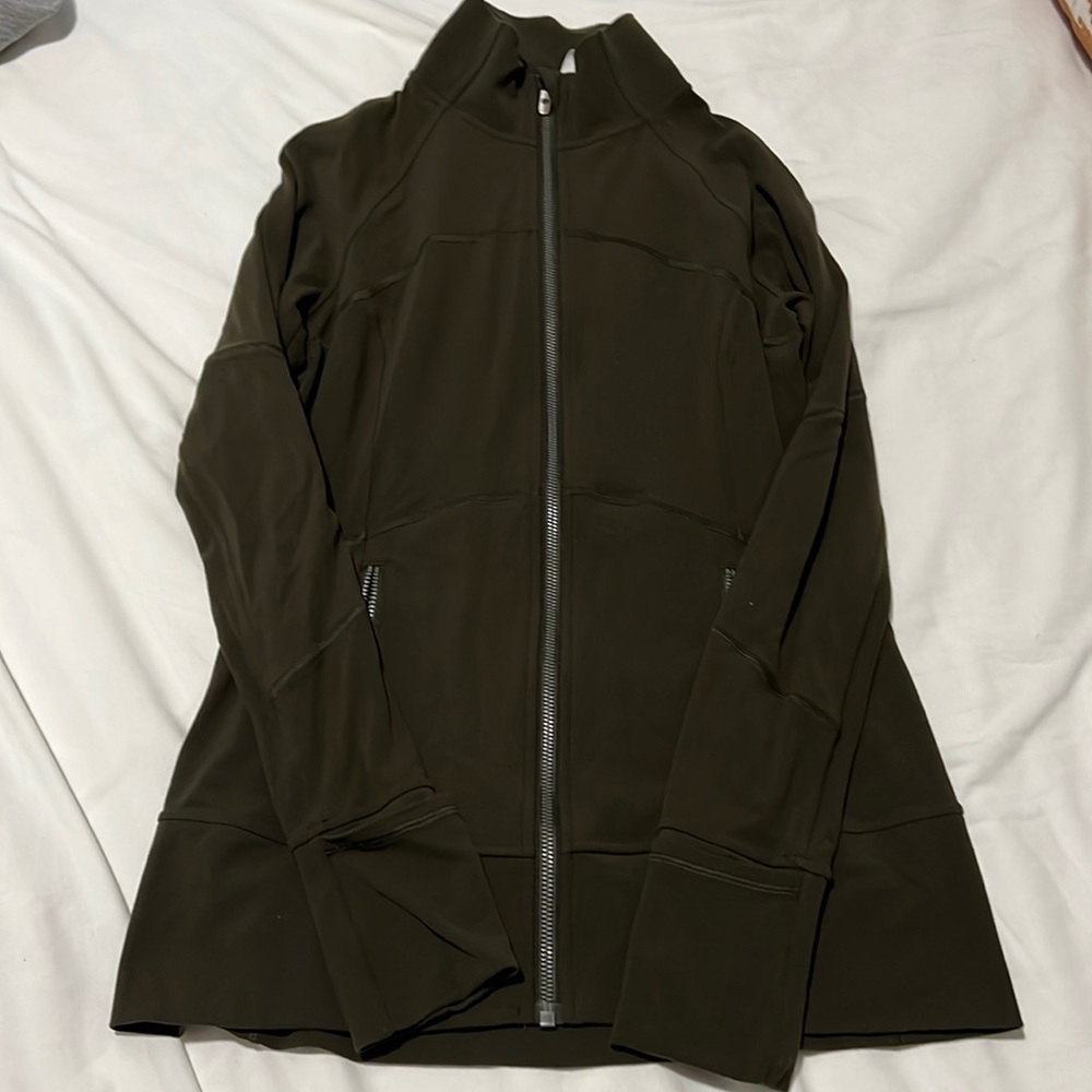 Sz 8 Lululemon Zip up, perfect condition army green